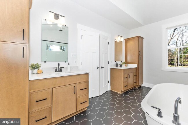 Building Photo - 1199 Hoods Mill Rd