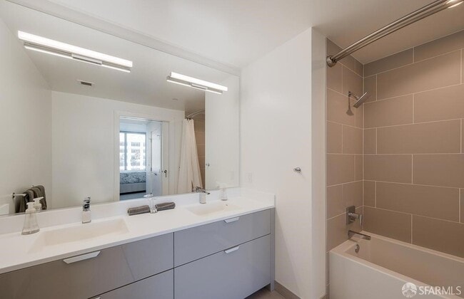 Building Photo - 1000 3rd St