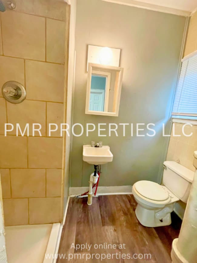 Building Photo - 1 Bed / 1 Bath Studio