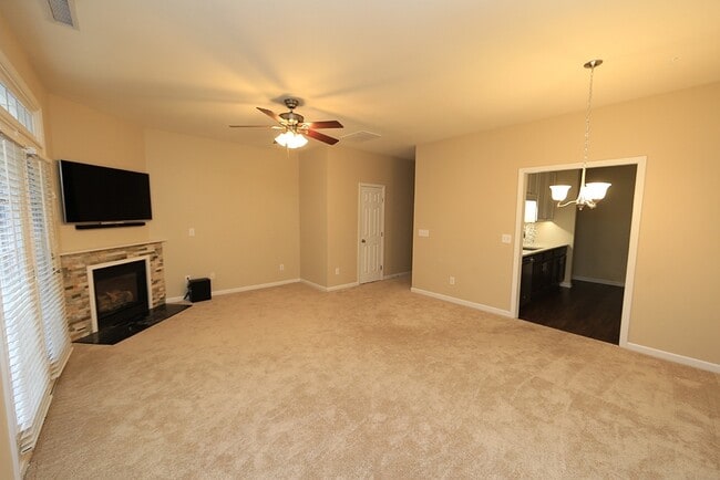 Building Photo - Cornerstone Village Townhome in Superb NW Raleigh Location!