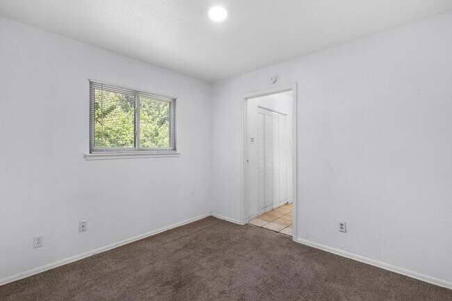 Building Photo - 146 Stapleton St