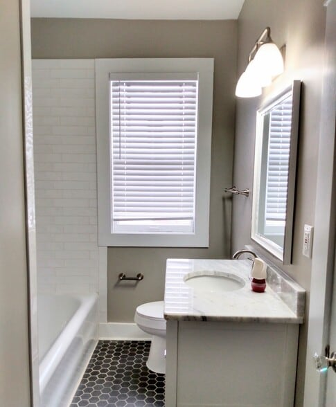 Bathroom #1 - 285 Hawthorne St