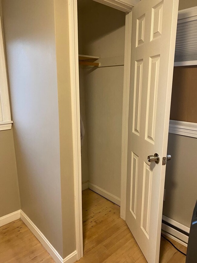 Building Photo - Waterfront Cottage in Oakland Beach