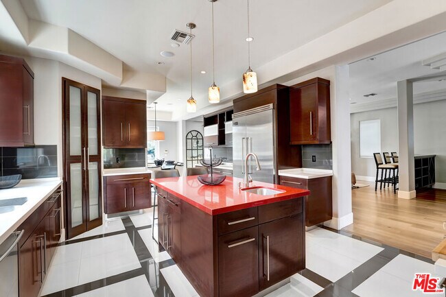 Building Photo - 841 N Crescent Heights Blvd
