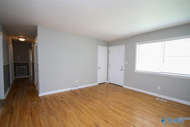 Building Photo - 3423 Rosedale Dr NW