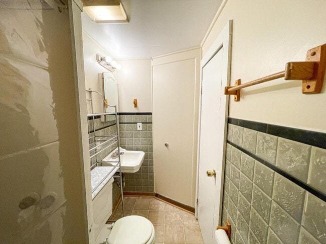 Building Photo - 312 Farm St