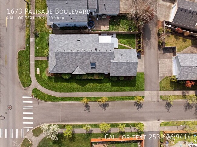 Building Photo - 1673 Palisade Blvd