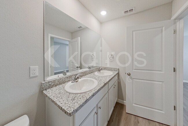 Building Photo - 4451 SW 85 Ln