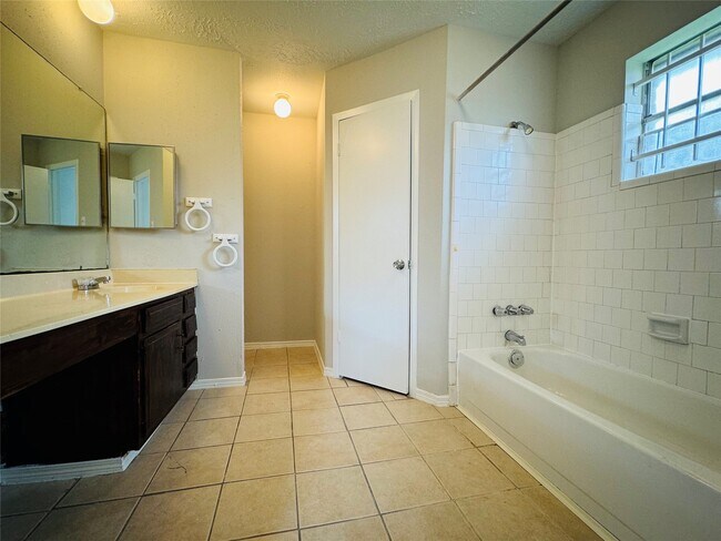 Building Photo - 15603 Raven Trail