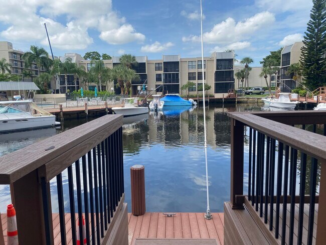 Building Photo - 9 Royal Palm Way