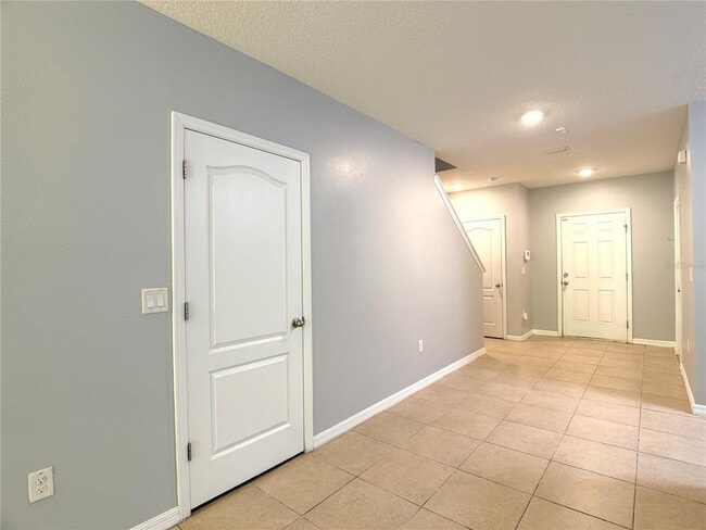 Building Photo - 447 Arbor Lakes Dr