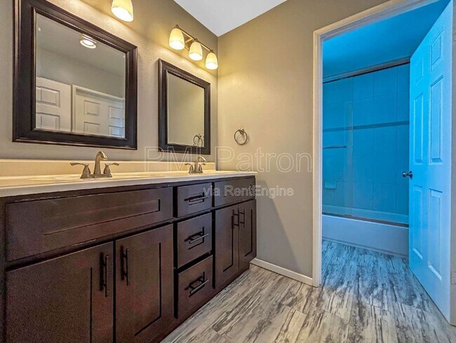 Building Photo - 5147 E Los Flores St