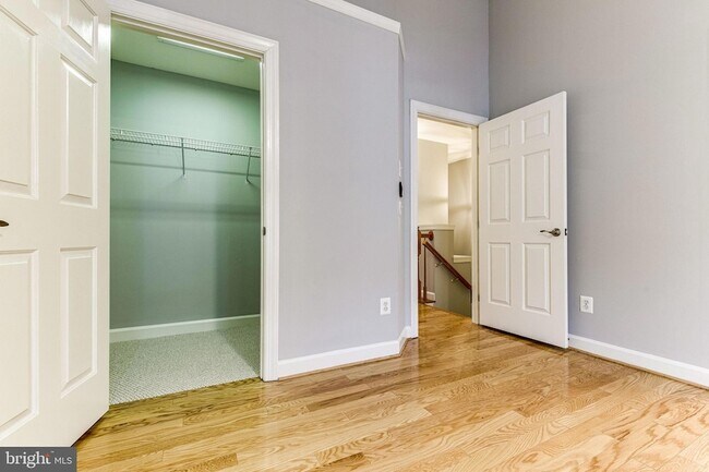 Building Photo - 953 Harrison Cir