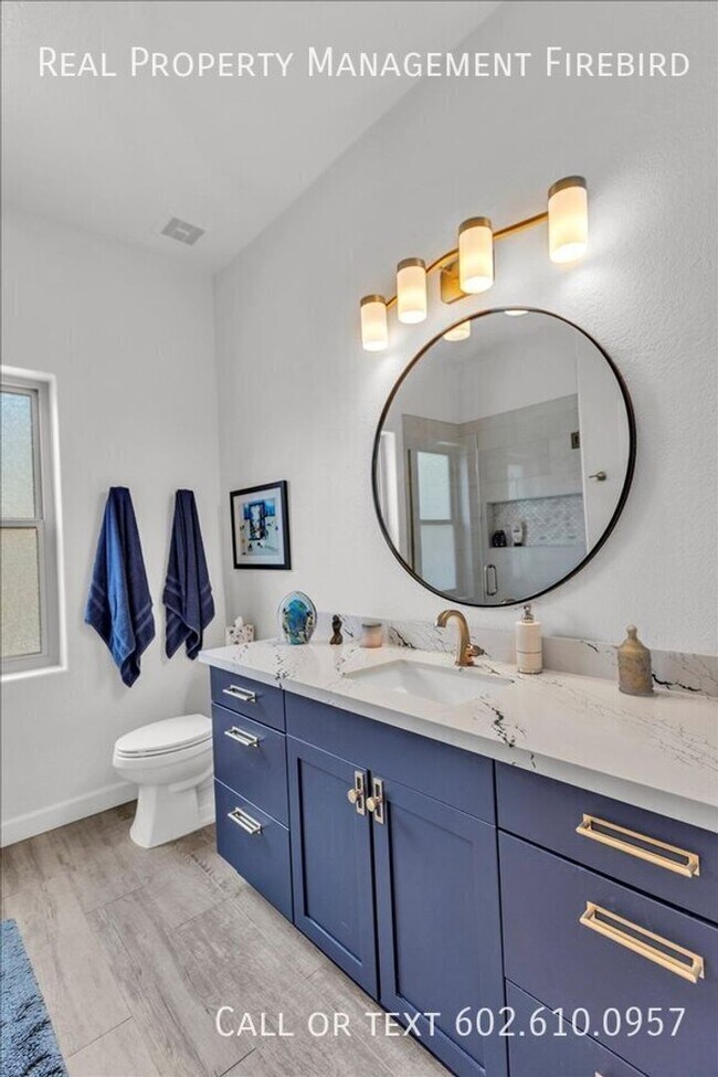 Building Photo - 4921 S Vista Pl