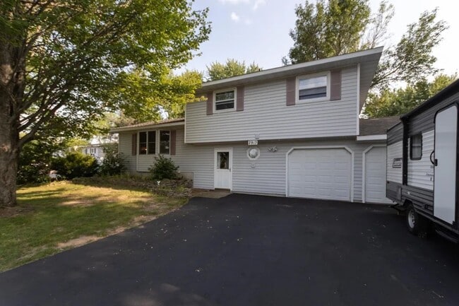 Building Photo - Click the “Apply Now” button or email wapmrentals@gmail.com for a prompt response.