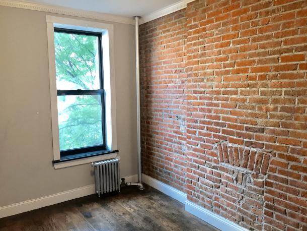 Building Photo - True 3 Bedroom, Renovated, Washer Dryer IN...