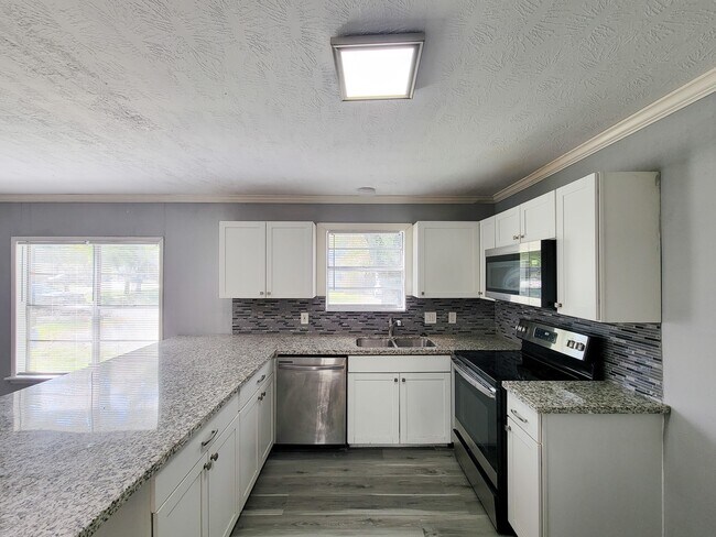 Building Photo - 2330 Cedar Dr