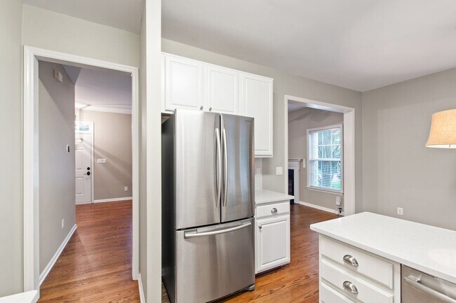 Building Photo - Charming 4-Bedroom with Backyard Retreat i...