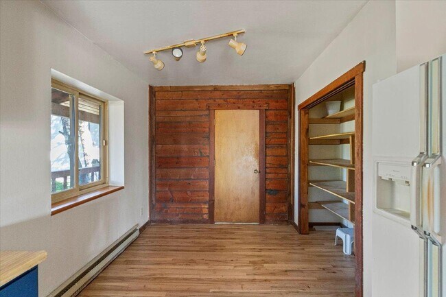 Building Photo - 6200 Pine Hollow Dr