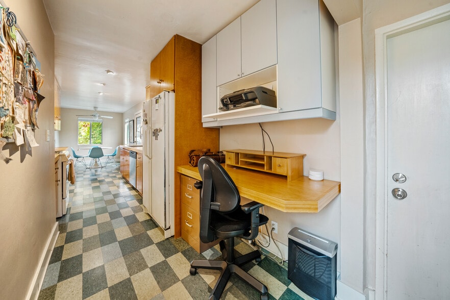 Office - 4536 Corliss St