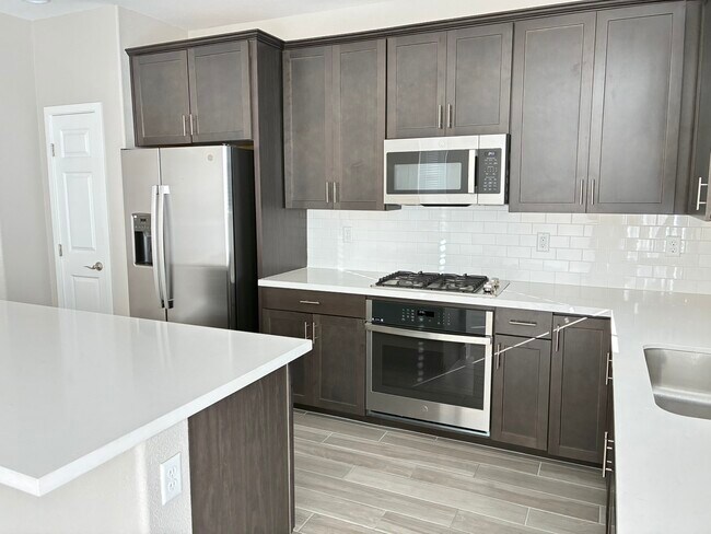 Building Photo - 6575 Dove Pt Pl