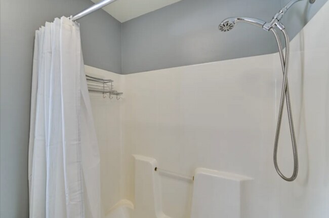 Building Photo - 38 Fawn Ln