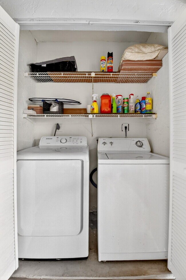 Building Photo - 9900 Pineapple Tree Dr