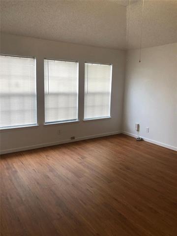 Building Photo - 2021 Meadowbrook Dr