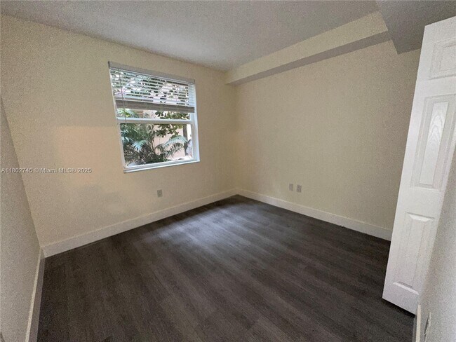 Building Photo - 17150 N Bay Rd