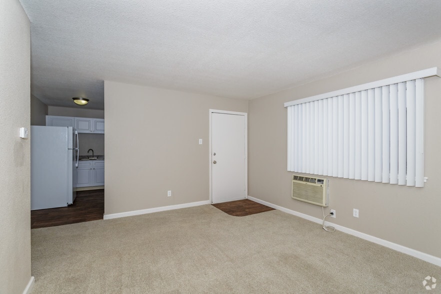 2BR, 1BA - 870 SF - Sunridge Apartments