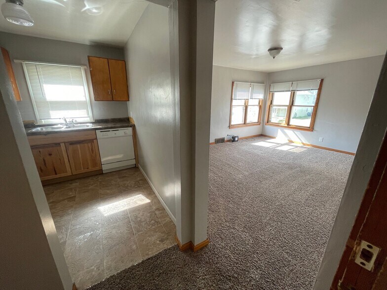 Building Photo - 458 3rd St NE