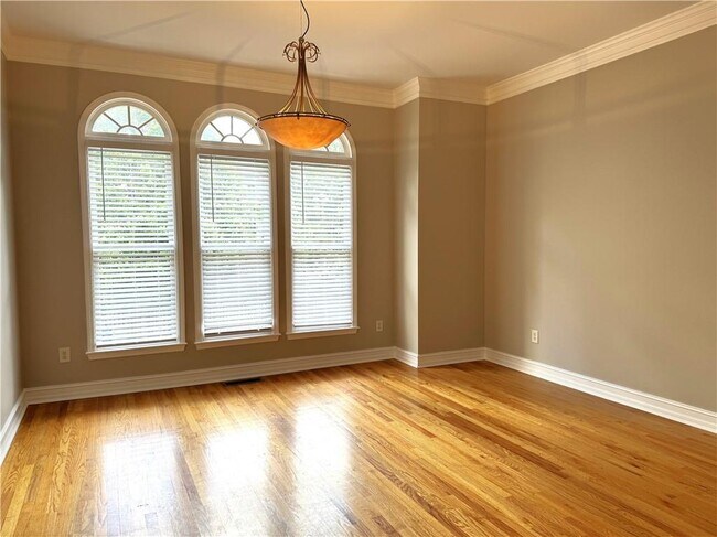 Building Photo - 889 Lenox Ct NE