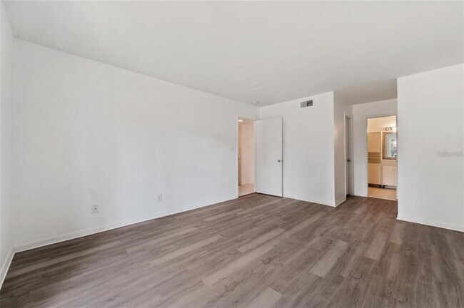 Building Photo - 107 Sea Horse Dr SE