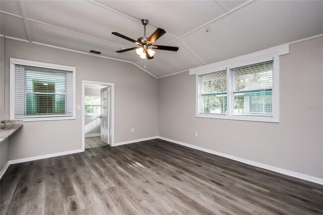 Building Photo - 4007 E Osborne Ave