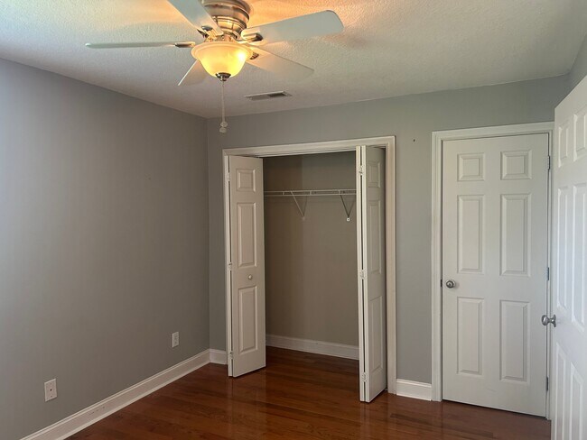 Building Photo - 2807 Oakleigh Twp Dr
