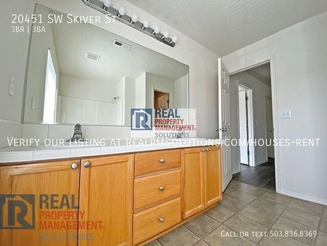Building Photo - 20451 SW Skiver St