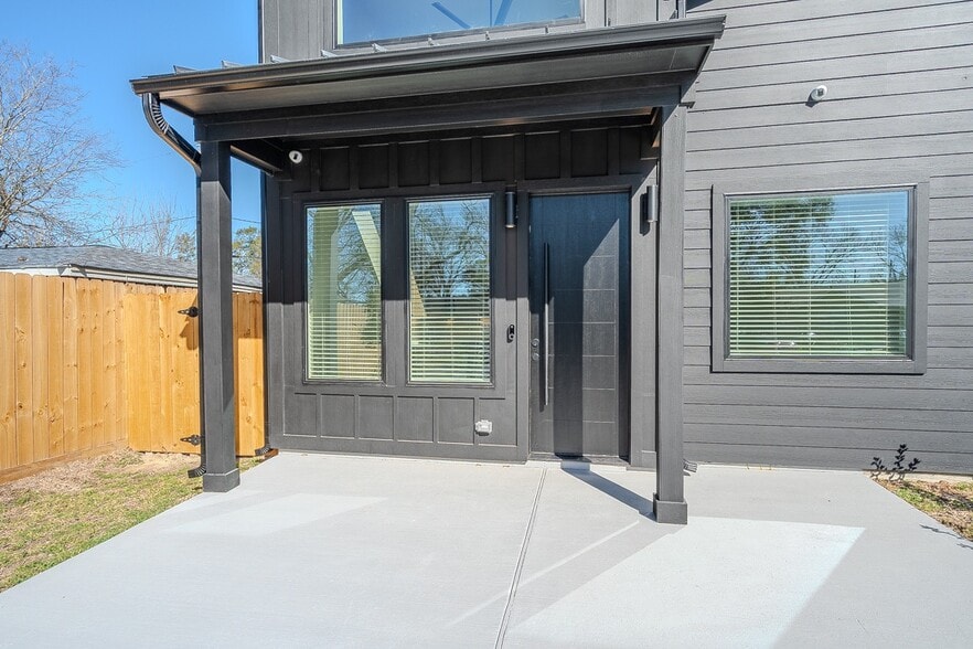 Building Photo - 5029 Van Fleet St