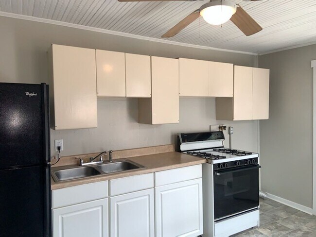 Building Photo - 176-176 E High St