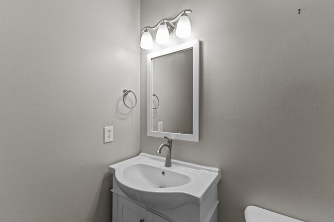 Building Photo - 300 Foxhall Rd