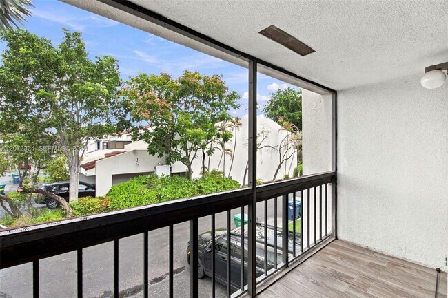 Building Photo - 6511 Racquet Club Dr