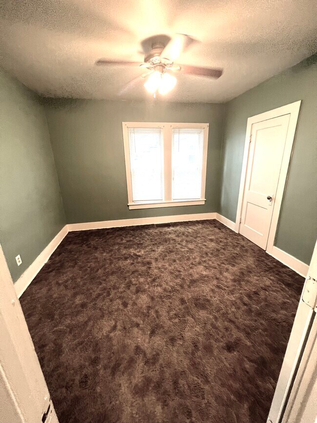 Building Photo - 407 W Adams St