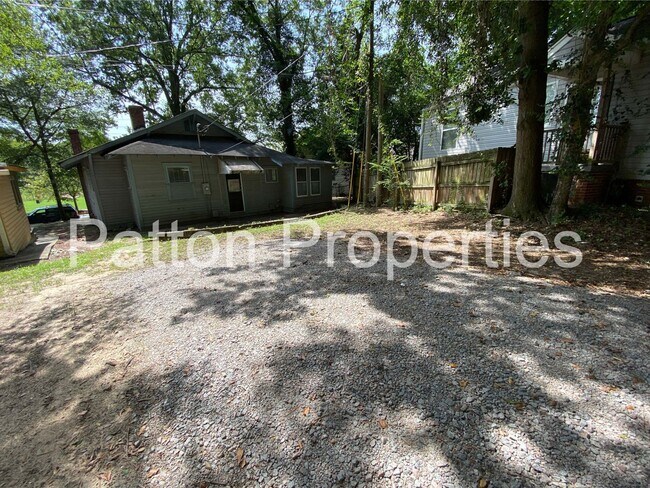 Building Photo - 2221 Greene St