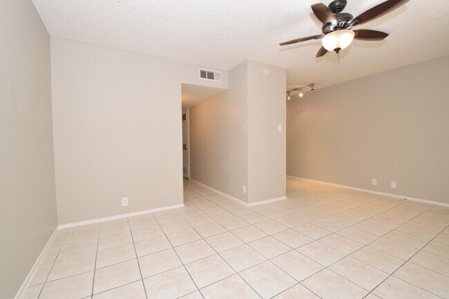 Building Photo - 2404 Longview St