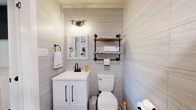 Building Photo - 200 Bucknell Ct