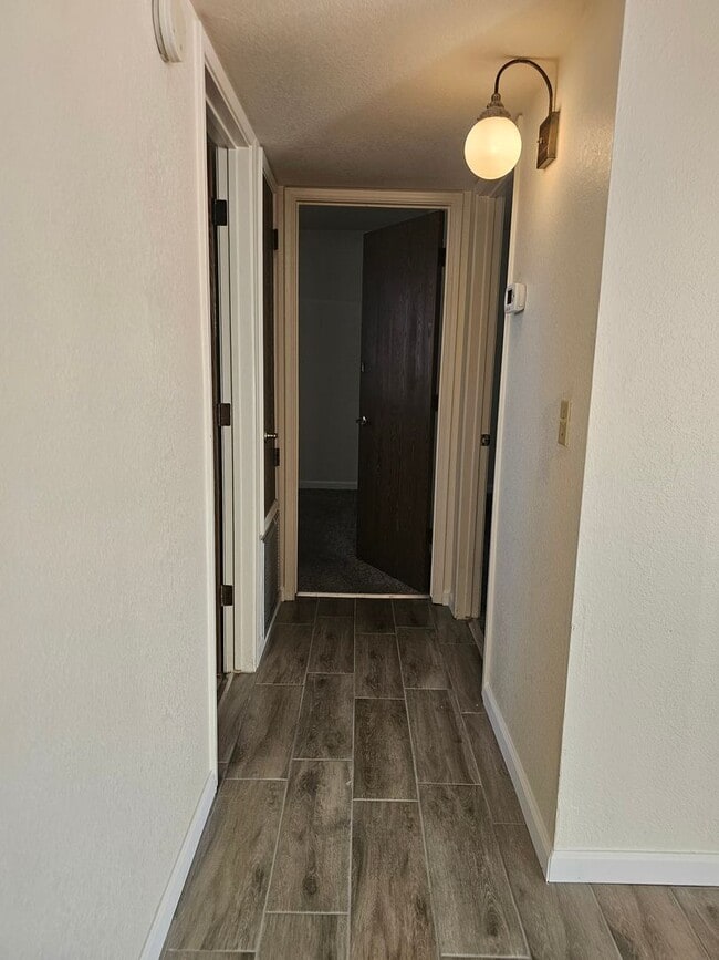 Building Photo - Amazing 2 bedroom with indoor laundry