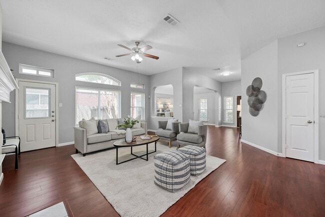 Building Photo - 5714 Overton Park Dr