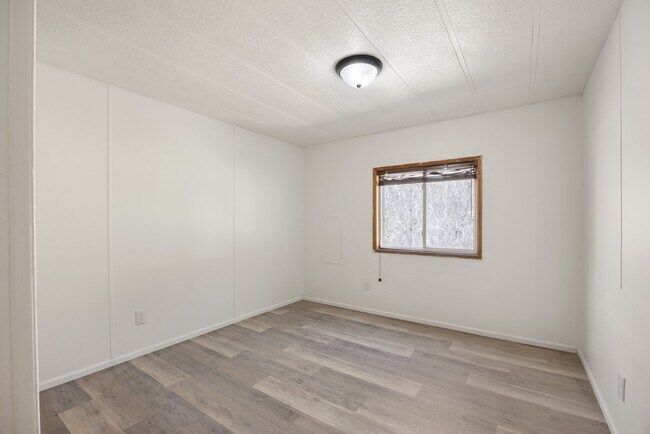 Building Photo - 614 S Andes Rd