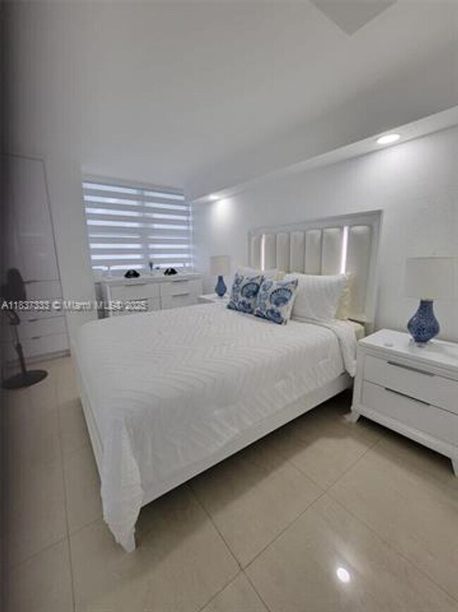 Building Photo - 5701 Collins Ave