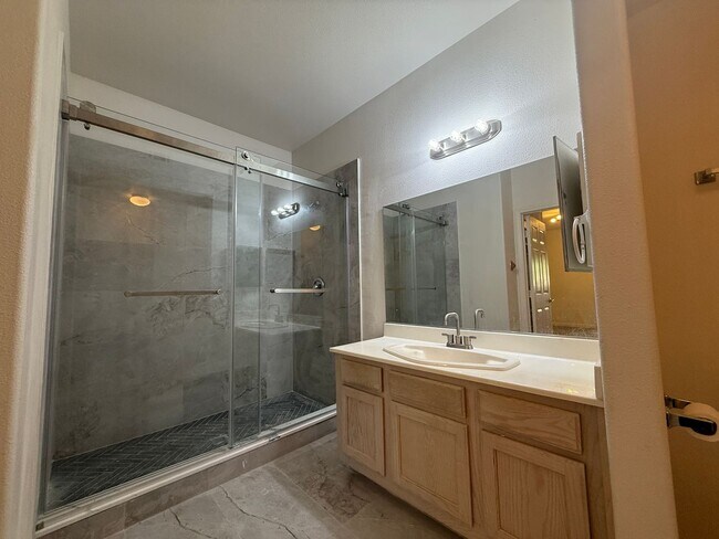 Building Photo - Renovated 2 Bedroom in Summerlin