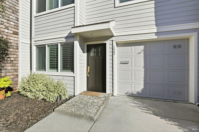 Building Photo - 122 Mariner Green Ct